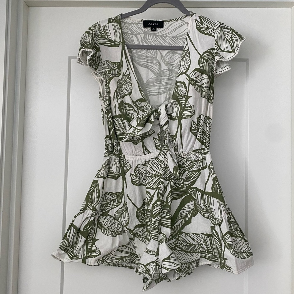 VICI Aakaa Green Palm Tie Romper Size Small